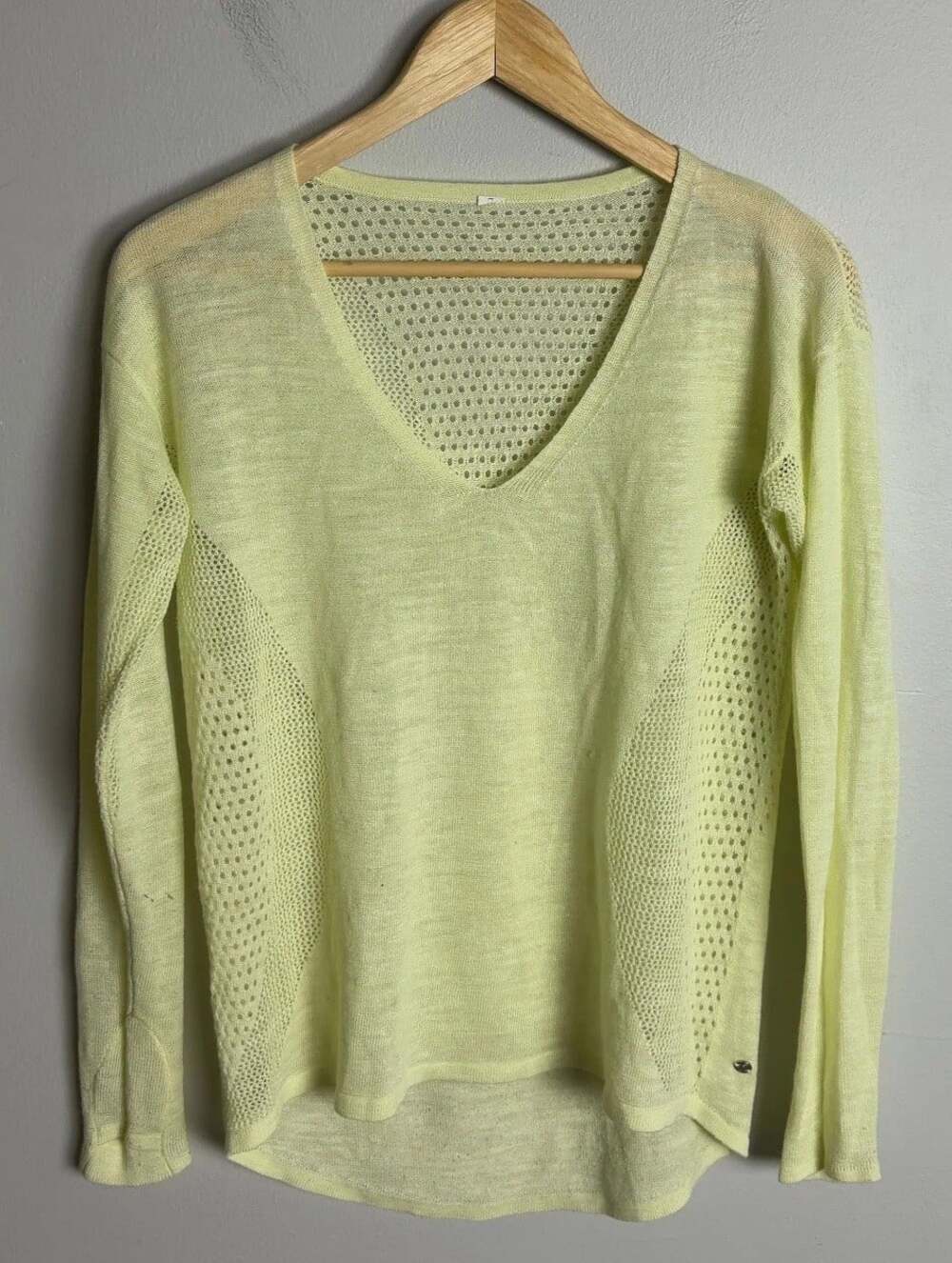 Lululemon V-Neck Long Sleeve Sweater Lime Yellow Knit Top Measurements Women’s